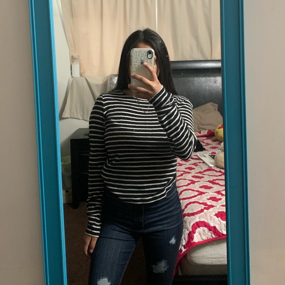 American Eagle top.